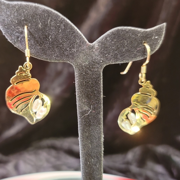 0506. Vintage Wild Bryde ~ Gold Over Conch with Fresh Water Pearls ~ Beautiful! - Picture 7 of 8